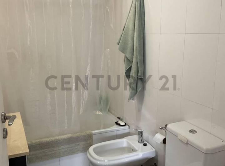 Monoambiente luminoso  con dormitorio, balcón y cochera cubierta junto al Río 4