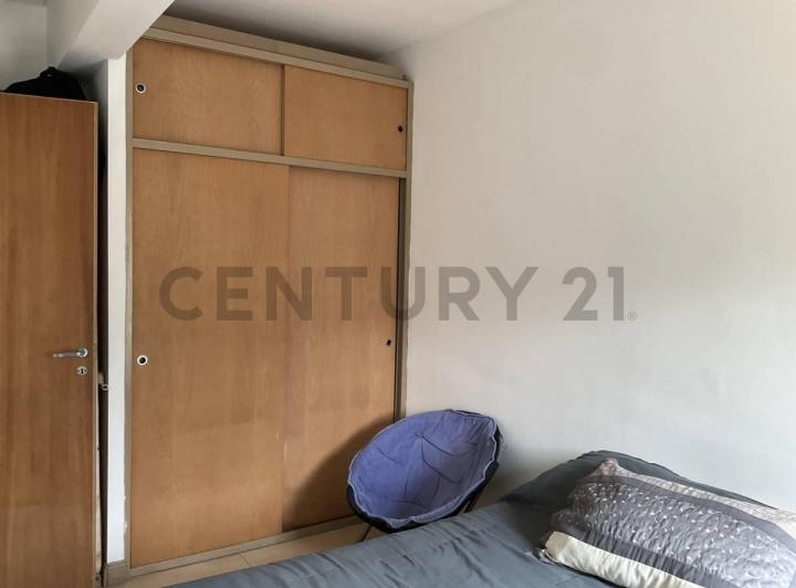 Monoambiente luminoso  con dormitorio, balcón y cochera cubierta junto al Río 5