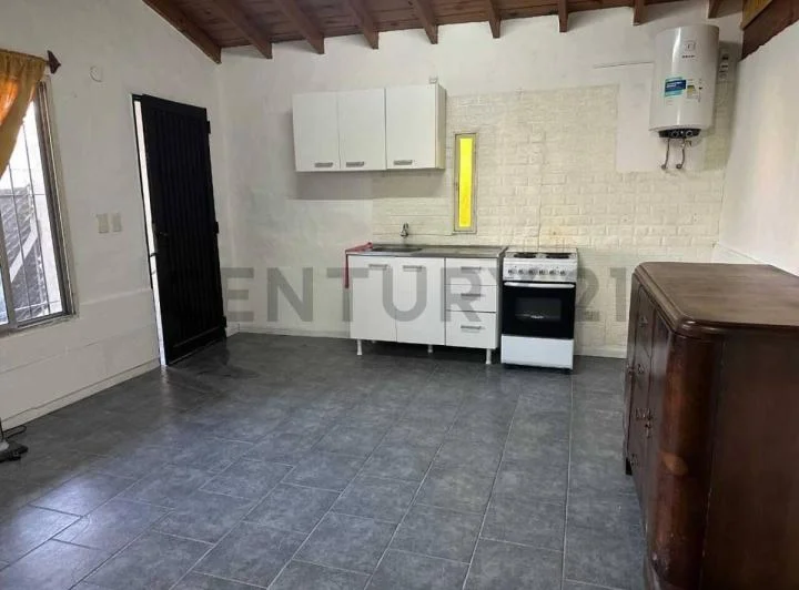 CASA EN ALQUILER 2 AMBIENTES SERVICIOS INCLUIDOS 4