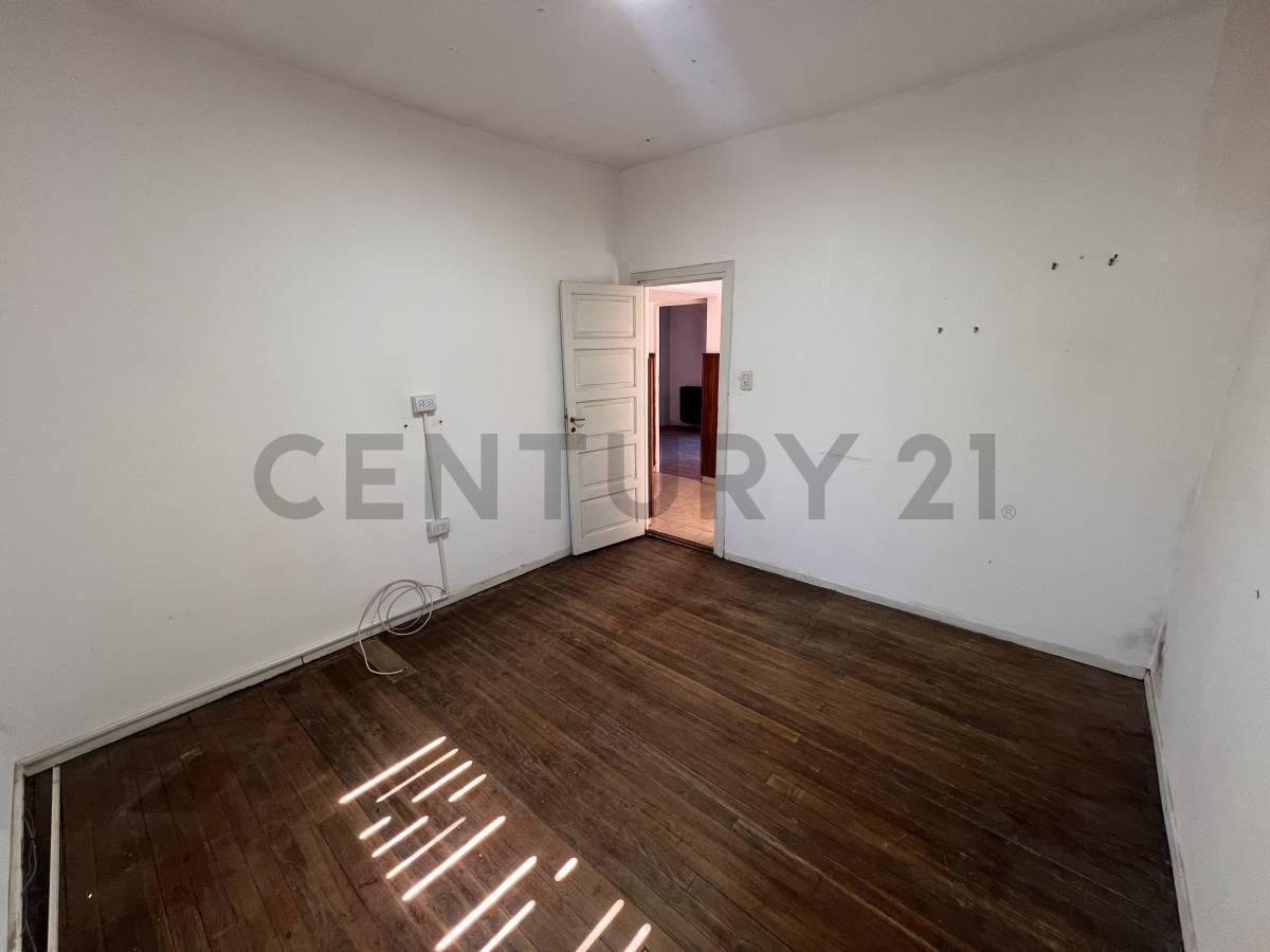 ¡Oportunidad Unica! Casa de 4 ambientes con quincho, jardin y pileta con Potencial en Tigre Centro