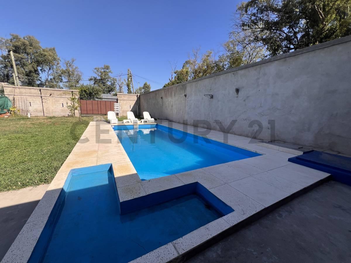 VENTA - EXCELENTE QUINCHO CON PISCINA EN BARRIO LAS MORAS – LOTE 312 M²