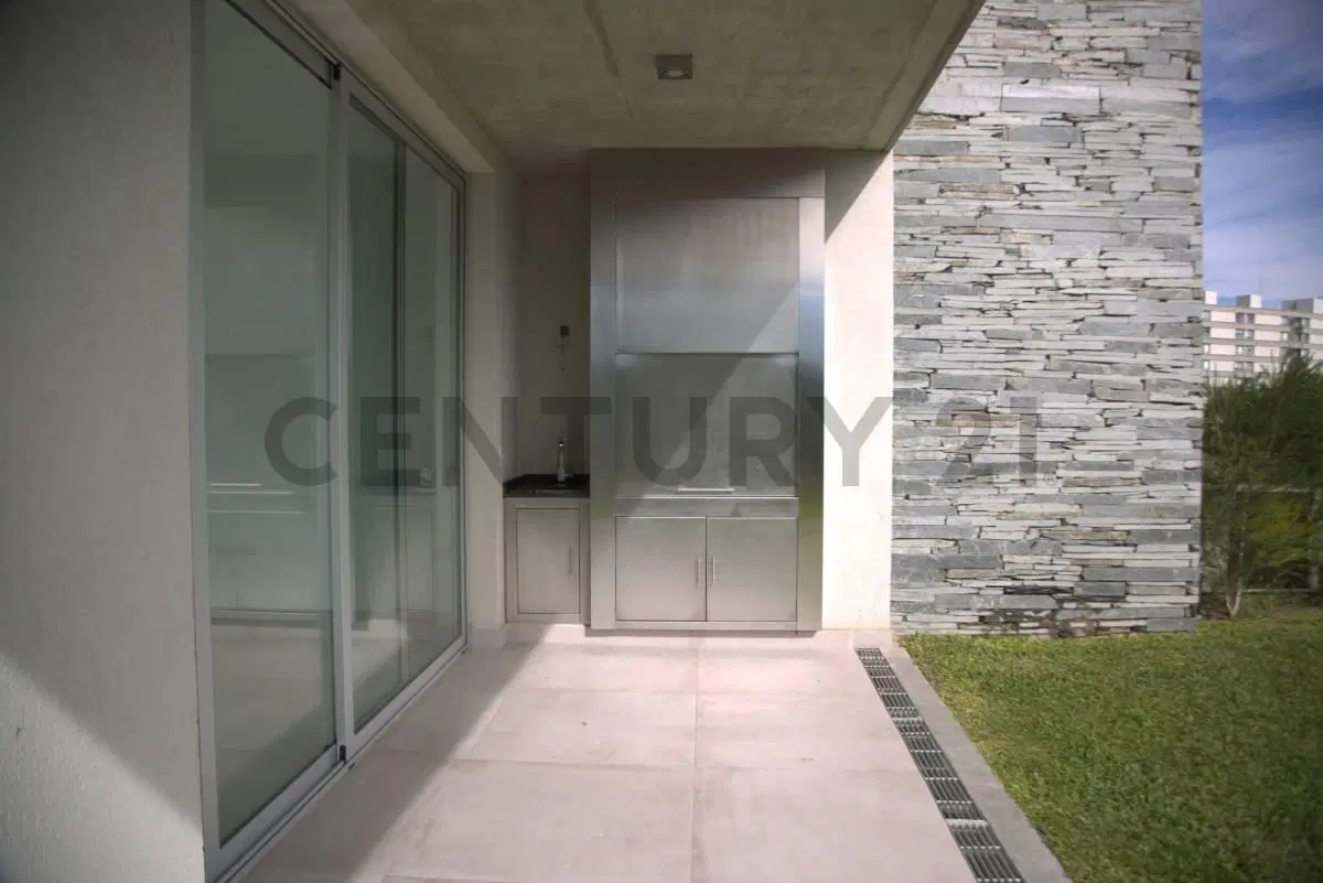 DEPARTAMENTO 3 AMB CON JARDIN Y PILETA EN YOO5 4