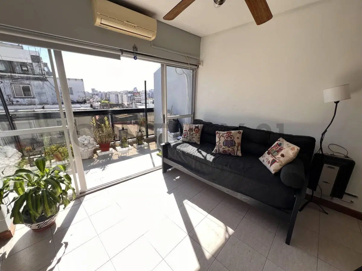 Venta 3 ambientes en Balvanera con balcón aterrazado - Muy luminoso 2