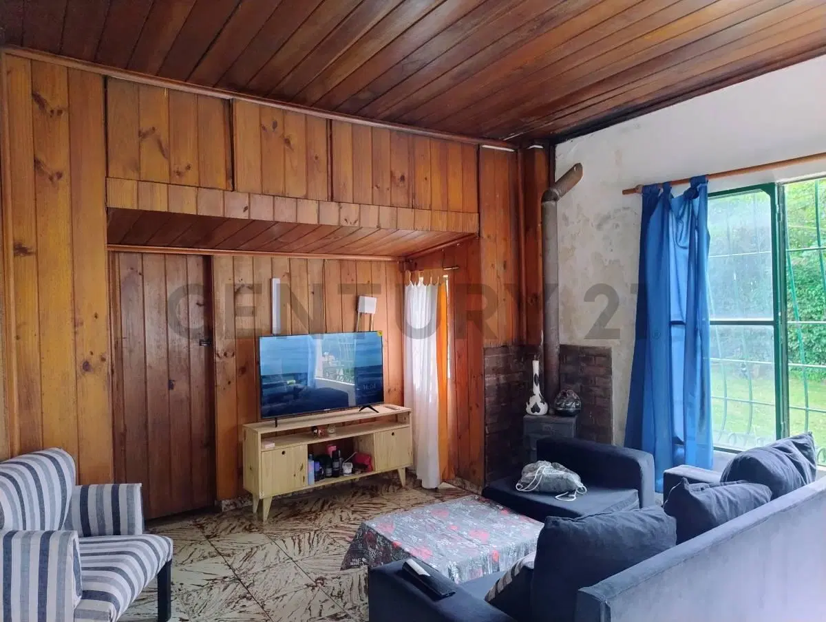 Encantadora casa-quinta de 4 ambientes con pileta y quincho. Parque de 832.50 m2. Merlo 3