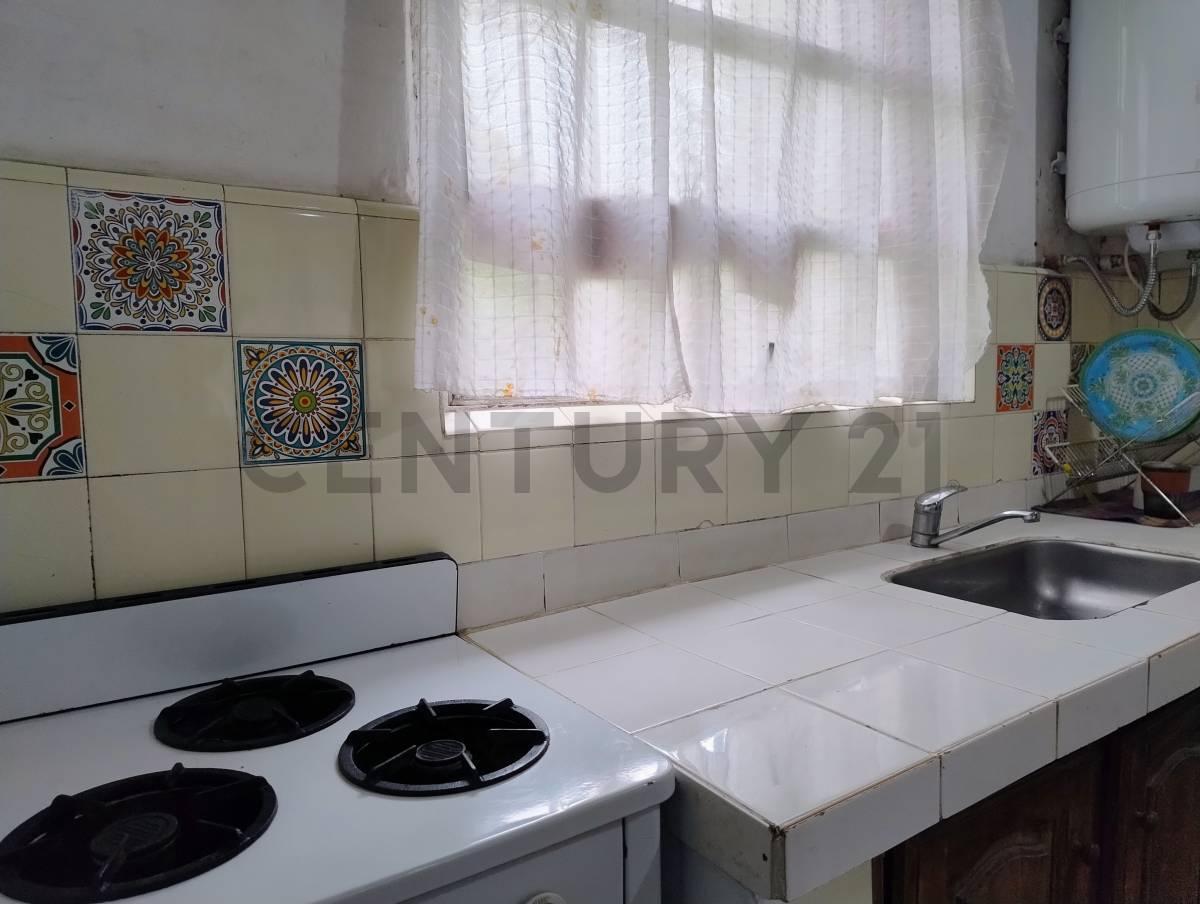 Foto de Encantadora casa-quinta de 4 ambientes con pileta y quincho. Parque de 832.50 m2. Merlo, imagen 2