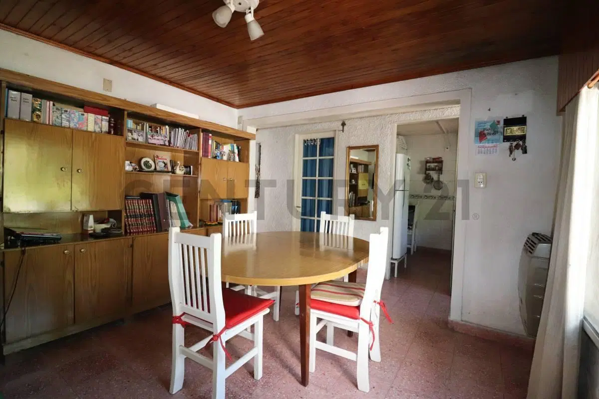 ¡Oportunidad en Tigre! Casa con patio, pileta y garage en entorno tranquilo 4