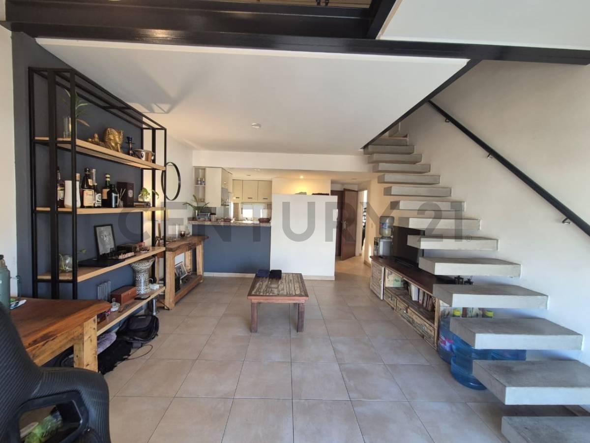 Foto de Departamento duplex de dos ambientes con cochera, San Fernando, imagen 1