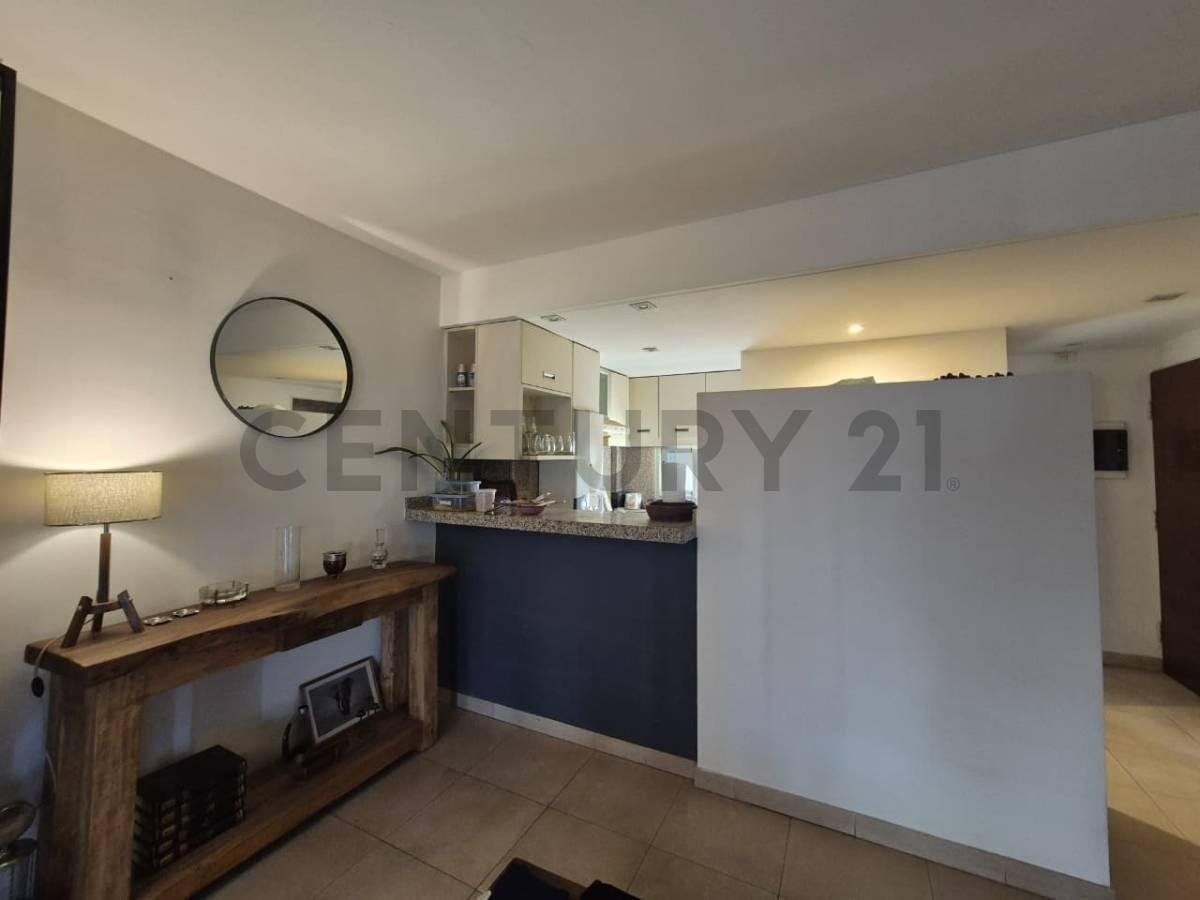 Foto de Departamento duplex de dos ambientes con cochera, San Fernando, imagen 2