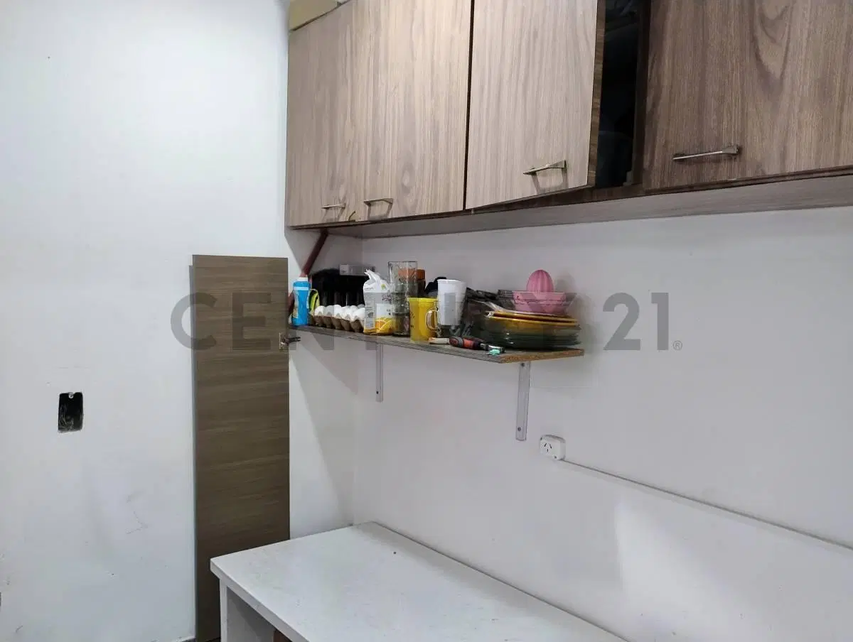 Departamento de 2 ambientes, muy luminoso, 3er. Piso, puerta-balcón, 5 cuadras de Av. Rivadavia, Lin 3