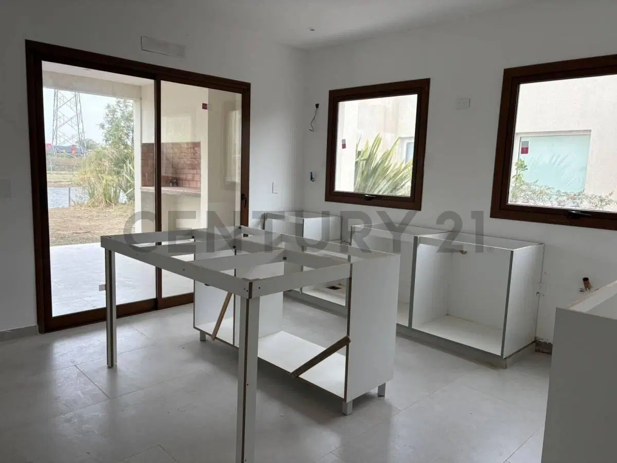 CASA EN VENTA 4 AMBIENTES, PLAYROOM, ESCRITORIO. SAN GABRIEL VILLANUEVA 5