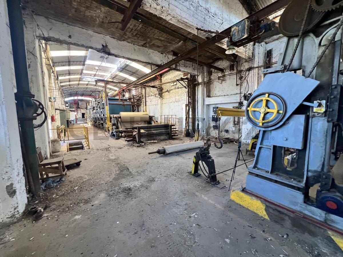 Foto de FÁBRICA 8.000M² - SALIDA A 2 CALLES - DEP. INDEP. + 2 CASAS - FINANCIA, imagen 3