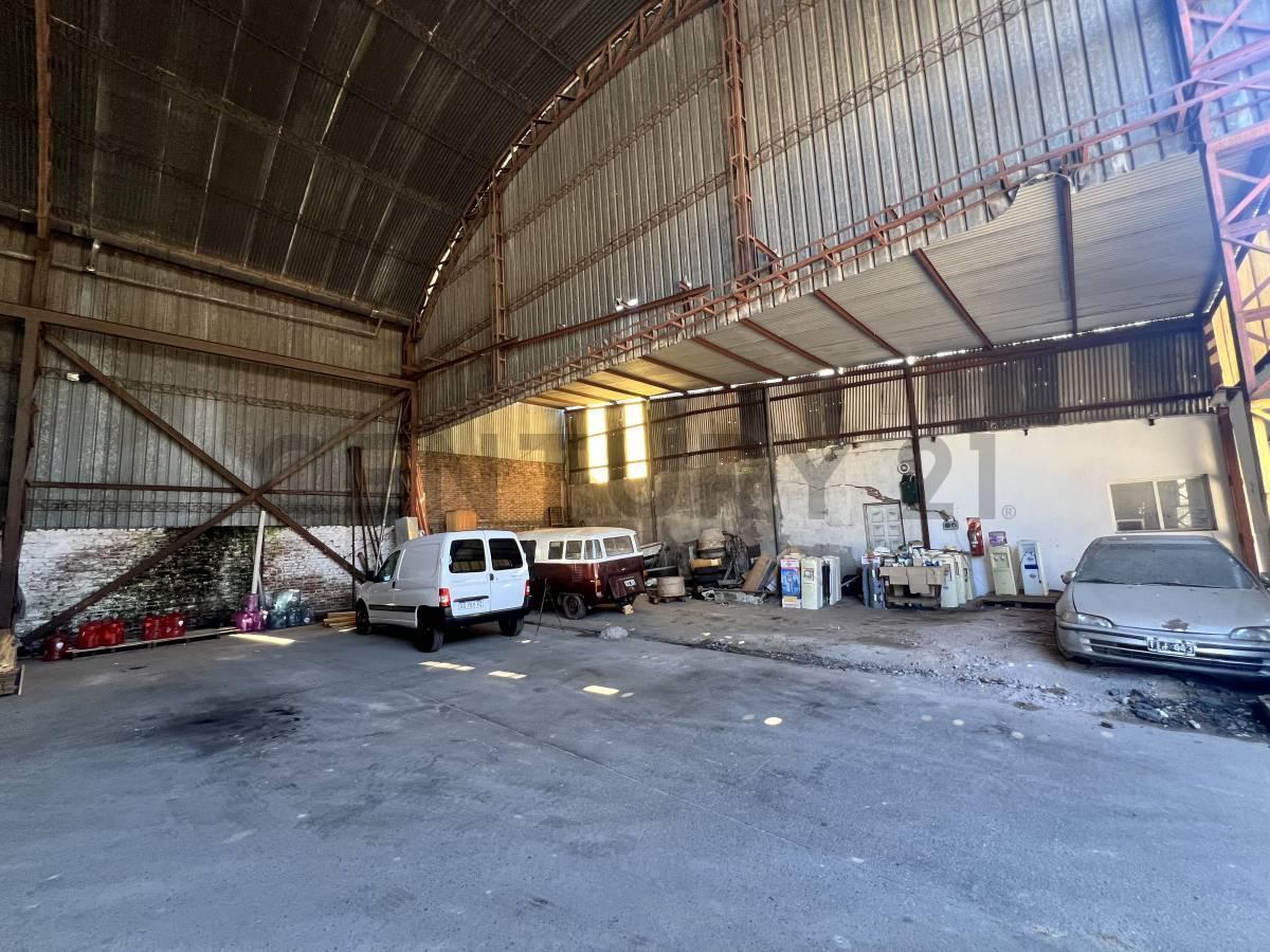 Foto de FÁBRICA 8.000M² - SALIDA A 2 CALLES - DEP. INDEP. + 2 CASAS - FINANCIA, imagen 1
