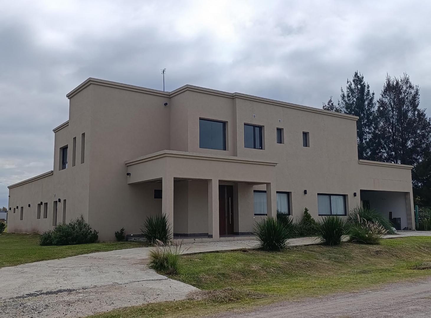 casa en venta 5 ambientes en barrio cerrado LAS CLANDRIAS CAMPANA