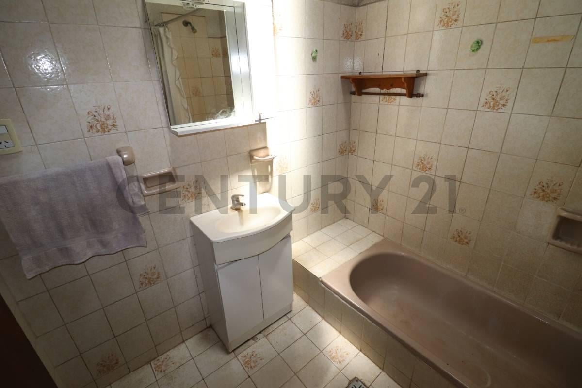Foto de ¡Oportunidad! Casa de 3 ambientes a reciclar y un ph de 3 amb con, imagen 3