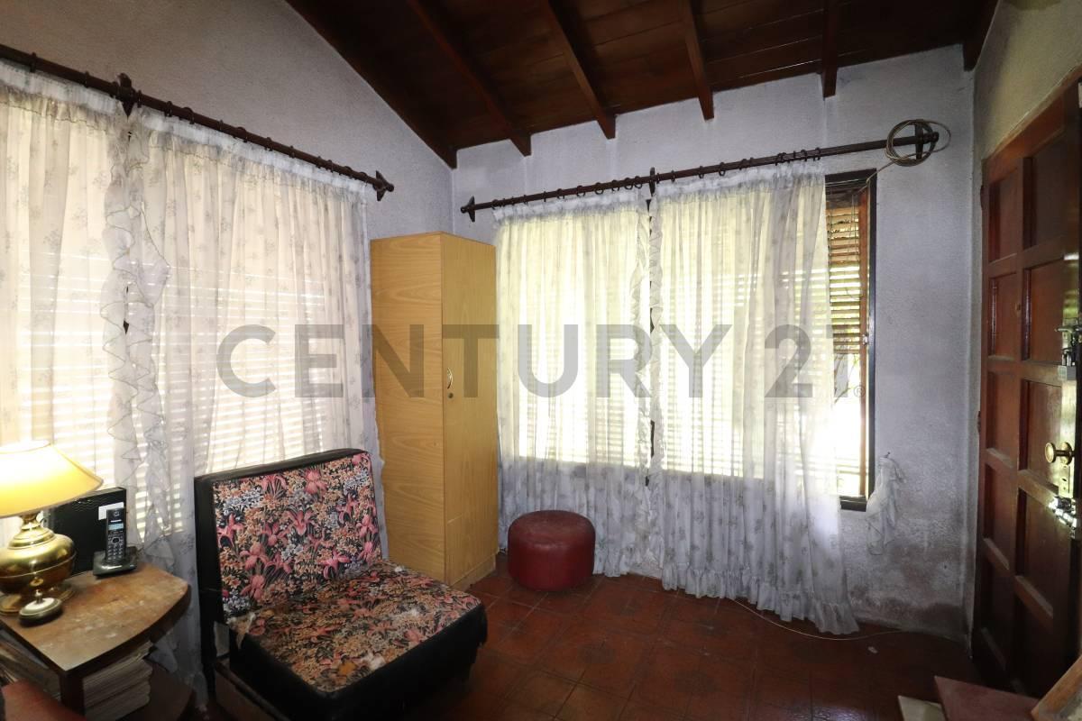 Foto de ¡Oportunidad! Casa de 3 ambientes a reciclar y un ph de 3 amb con, imagen 5
