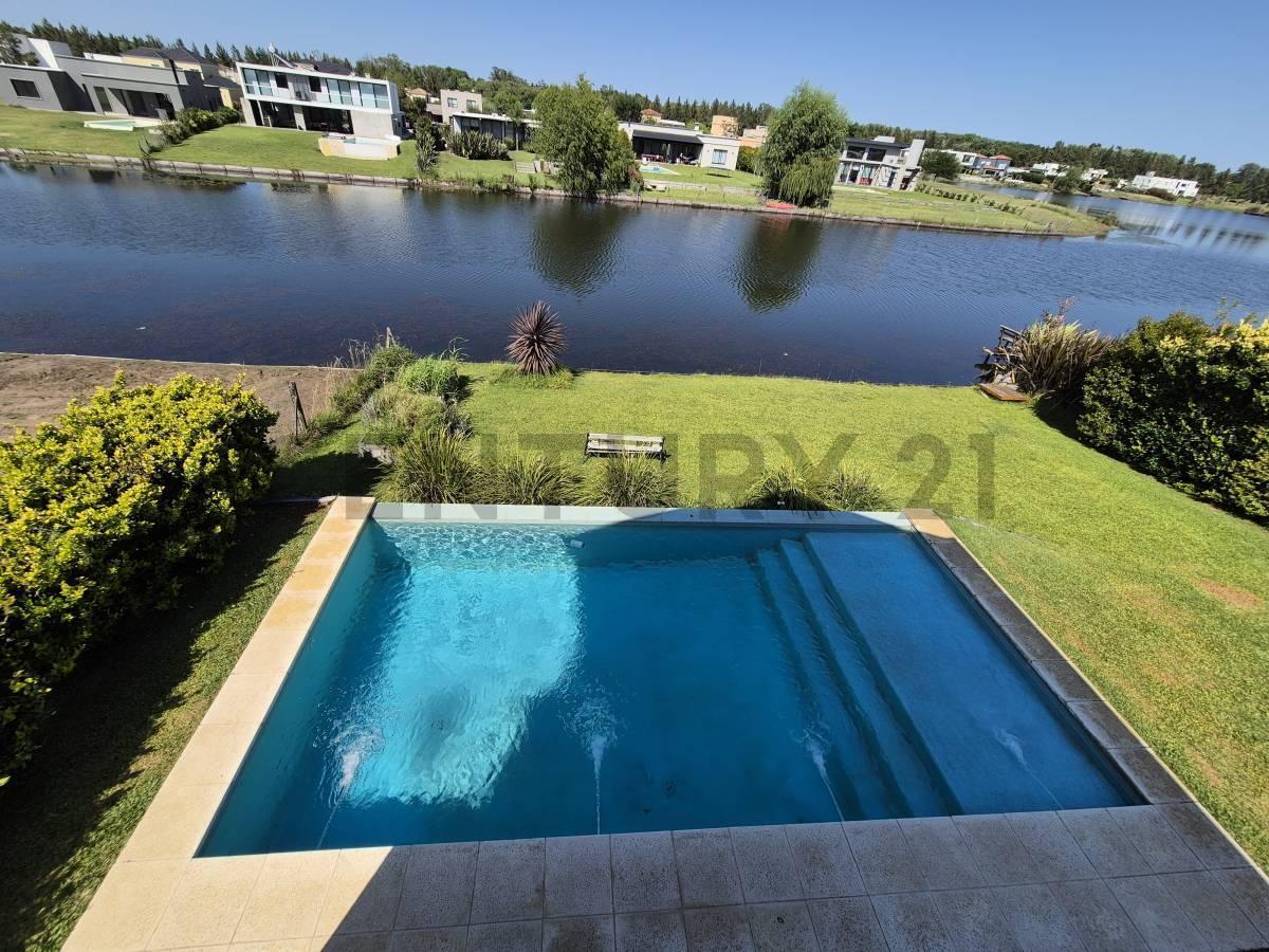 Foto de Casa a la laguna Barrio San Matías Área 1, imagen 3