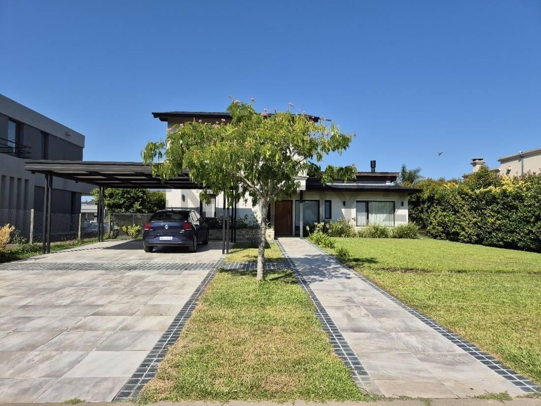 Foto de Casa a la laguna Barrio San Matías Área 1, imagen 1