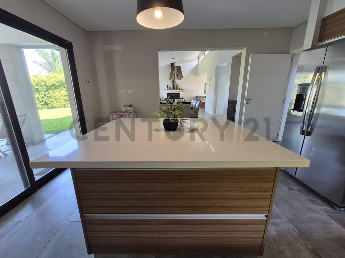 Foto de Casa a la laguna Barrio San Matías Área 1, imagen 2