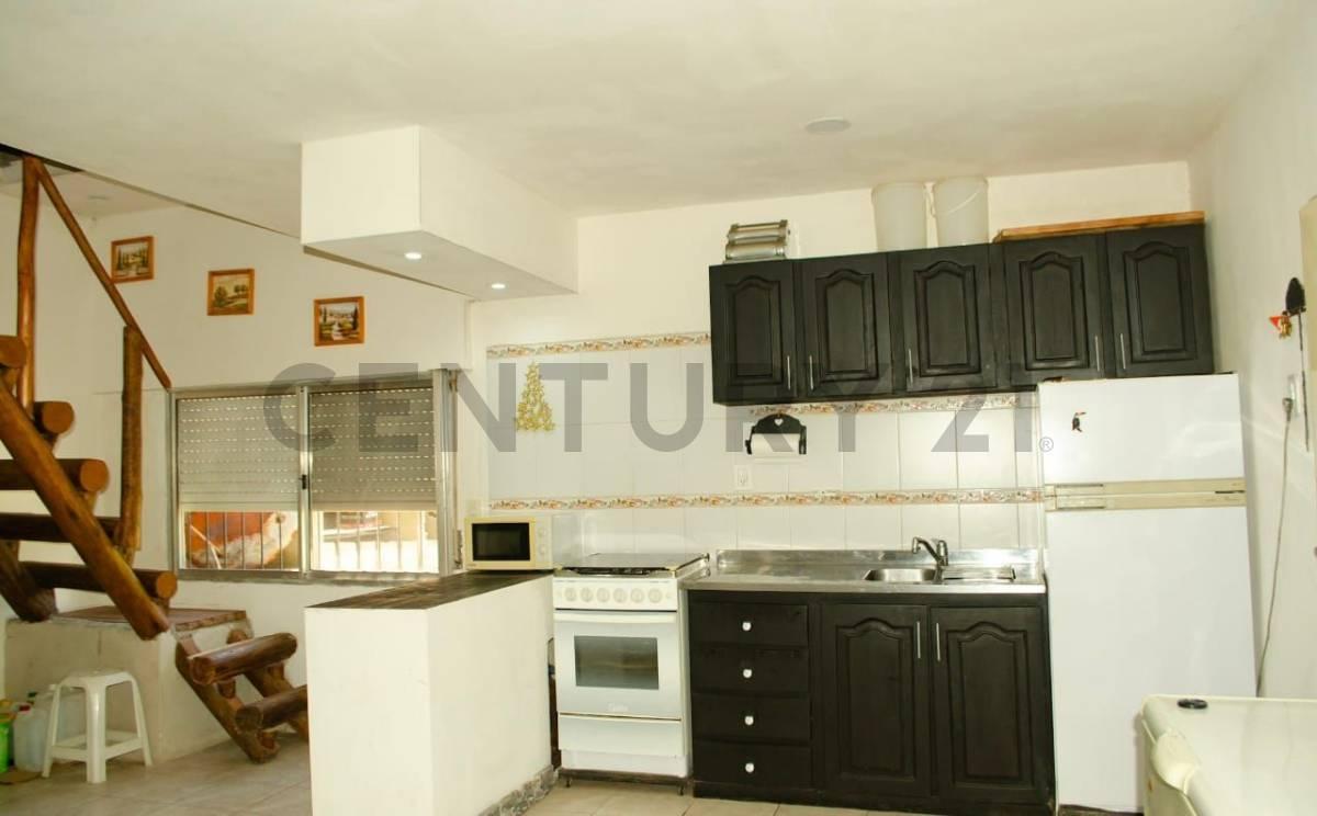 Foto de Venta casa de diseño moderno con pileta y amplio espacio verde en, imagen 2