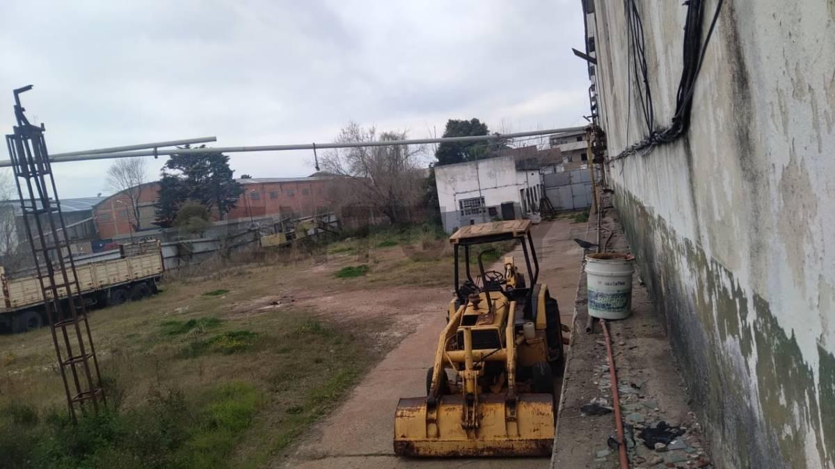 Foto de FÁBRICA 8.000M² - SALIDA A 2 CALLES - DEP. INDEP. + 2 CASAS - FINANCIA, imagen 1