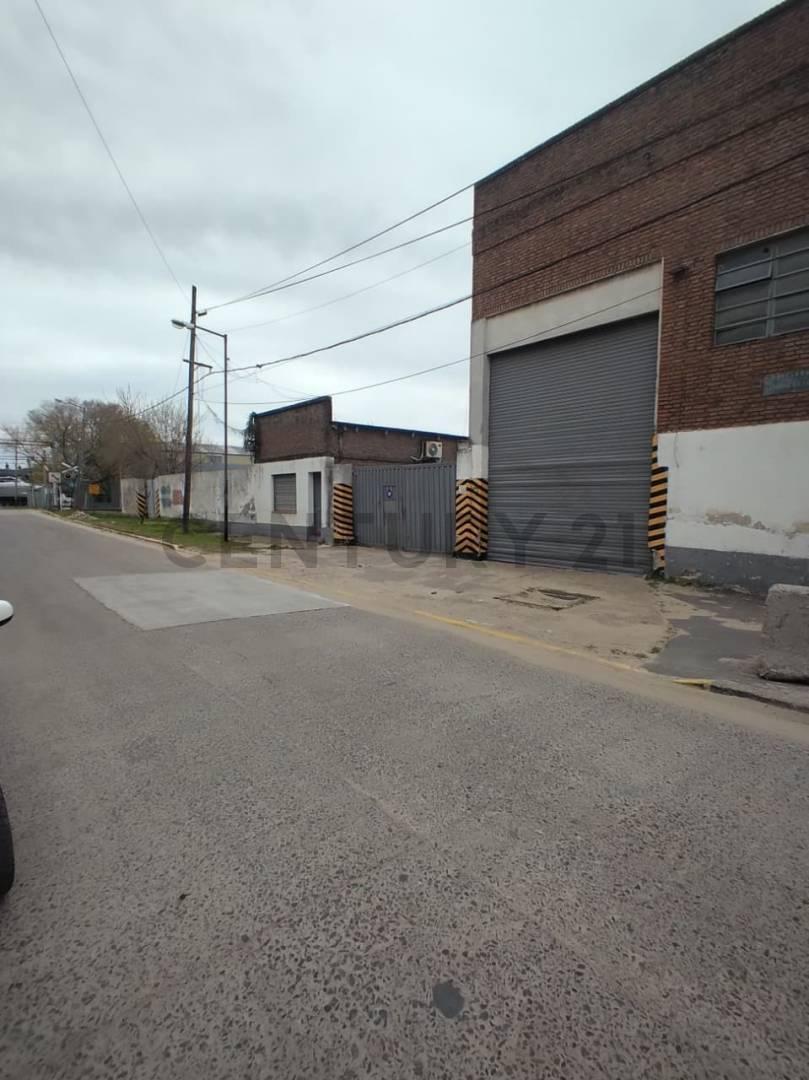 Foto de FÁBRICA 8.000M² - SALIDA A 2 CALLES - DEP. INDEP. + 2 CASAS - FINANCIA, imagen 3