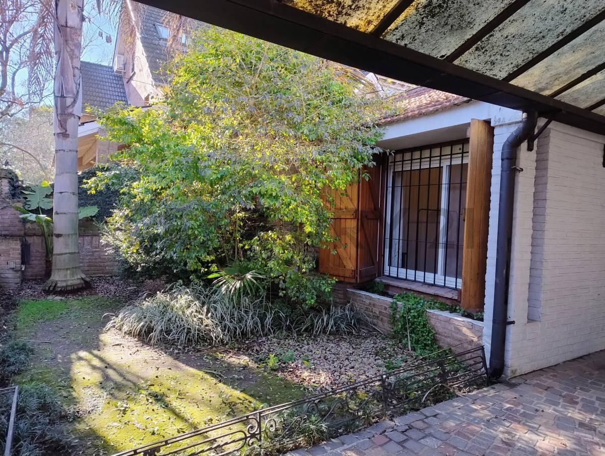 Foto de Casa en Venta en Las Lomas de San Isidro. 3 dormitorios. Jardín con, imagen 4