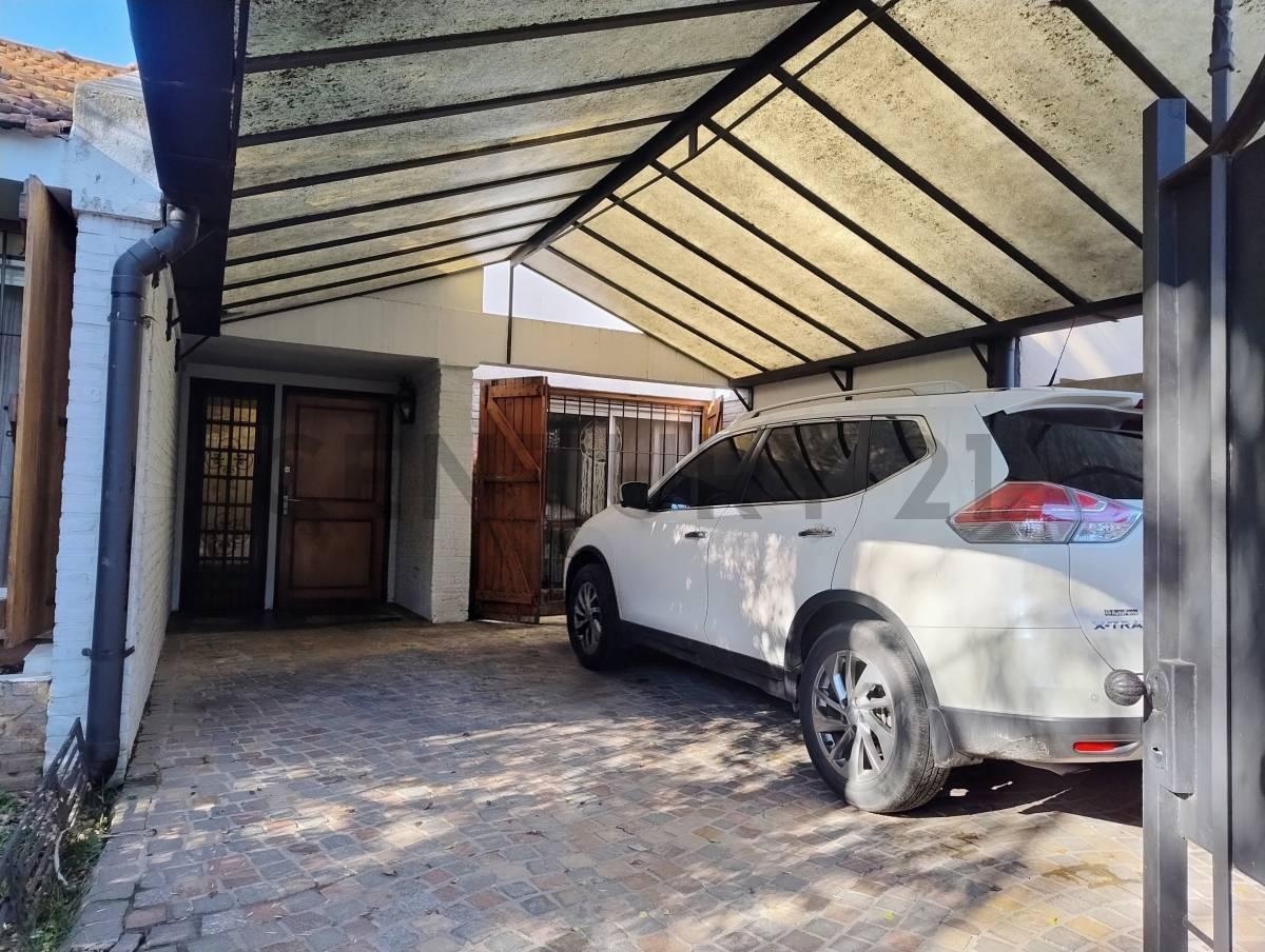 Foto de Casa en Venta en Las Lomas de San Isidro. 3 dormitorios. Jardín con, imagen 3