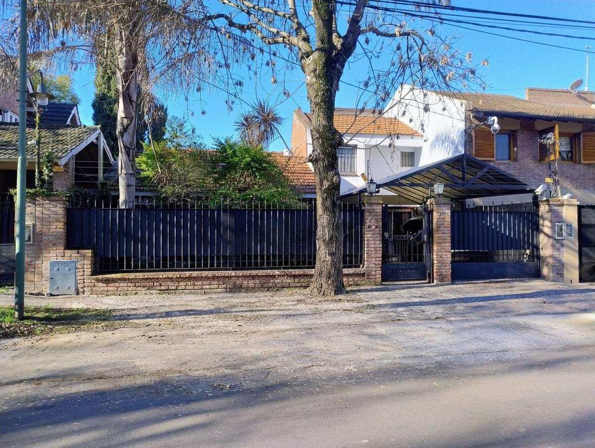 Foto de Casa en Venta en Las Lomas de San Isidro. 3 dormitorios. Jardín con, imagen 2