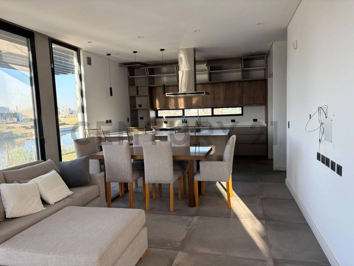 Foto de CASA VENTA 4 AMBIENTES EN DOS PLATAS A LA LAGUNA, BARRIO EL NAUDIR, imagen 1