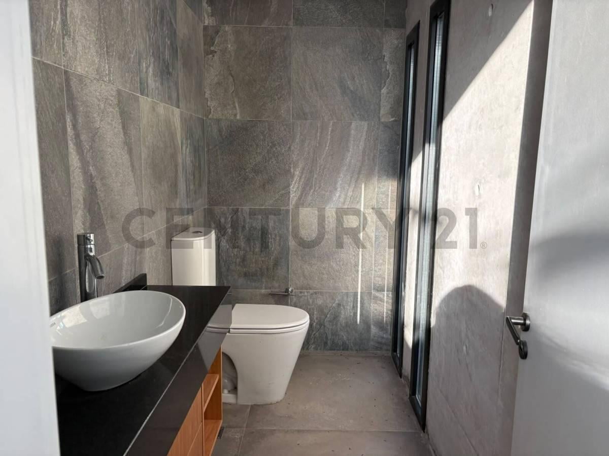 Foto de CASA VENTA 4 AMBIENTES EN DOS PLATAS A LA LAGUNA, BARRIO EL NAUDIR, imagen 2