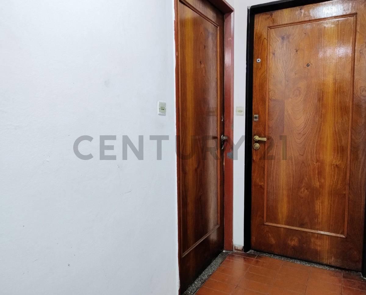 Foto de Departamento 2 ambientes, muy luminoso, Piso 3, puerta-balcón, 5, imagen 1