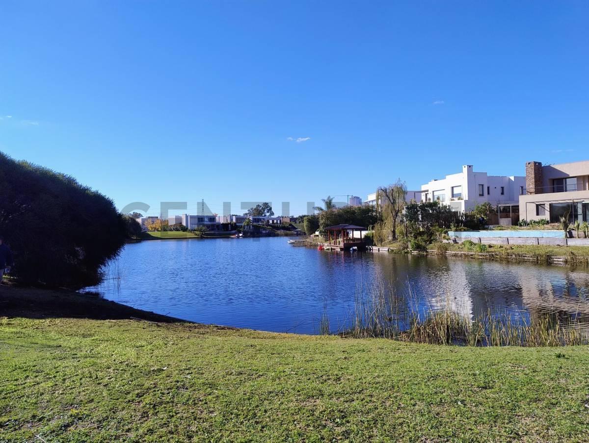 Foto de Lote al agua en venta Barrio Los Lagos, Lote 97. Nordelta, Tigre., imagen 1