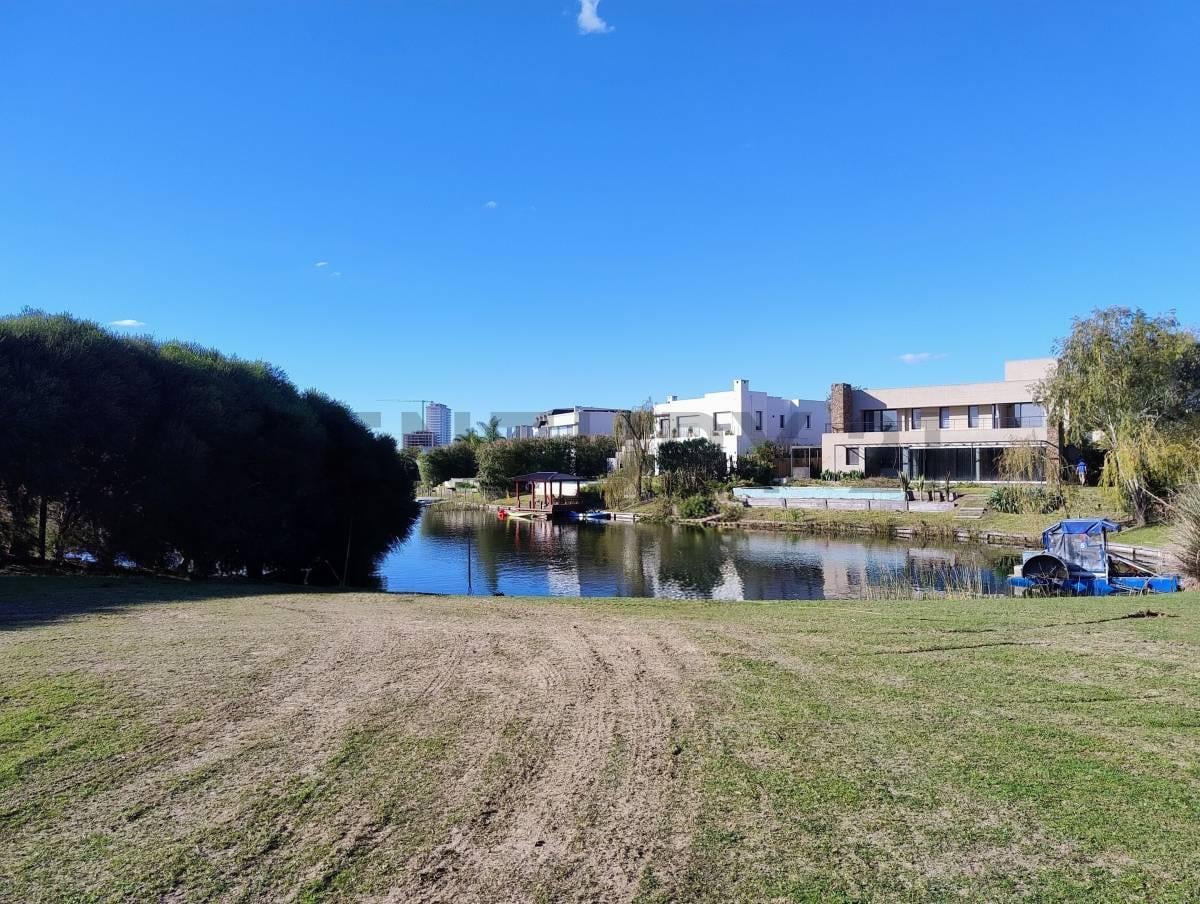 Foto de Lote al agua en venta Barrio Los Lagos, Lote 97. Nordelta, Tigre., imagen 2