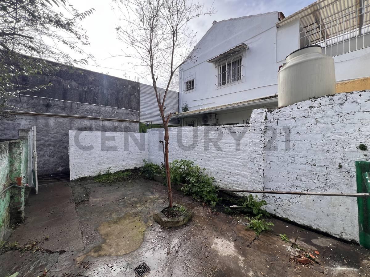Foto de OPORTUNIDAD! PH 2 amb. 1°Piso con Patio amplio y balcon terraza para, imagen 2