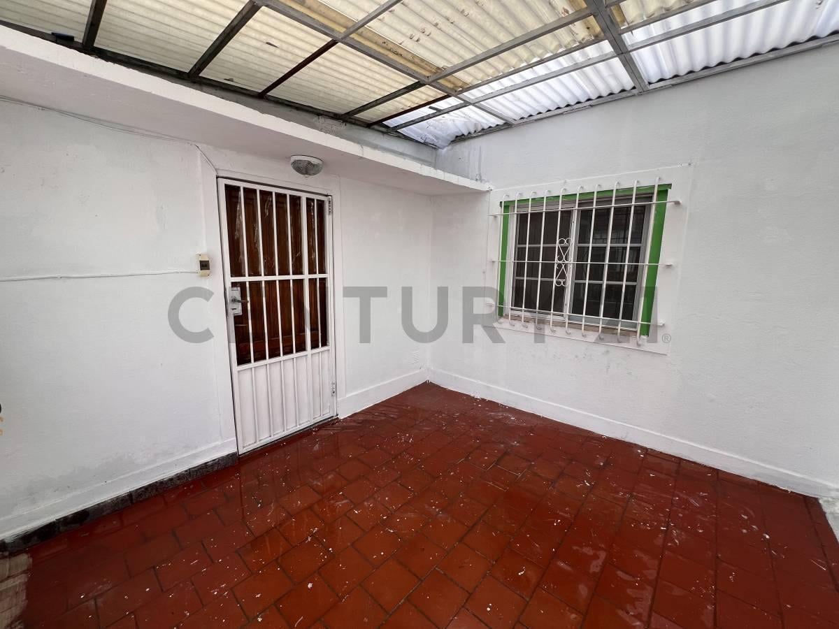 Foto de OPORTUNIDAD! PH 2 amb. 1°Piso con Patio amplio y balcon terraza para, imagen 3