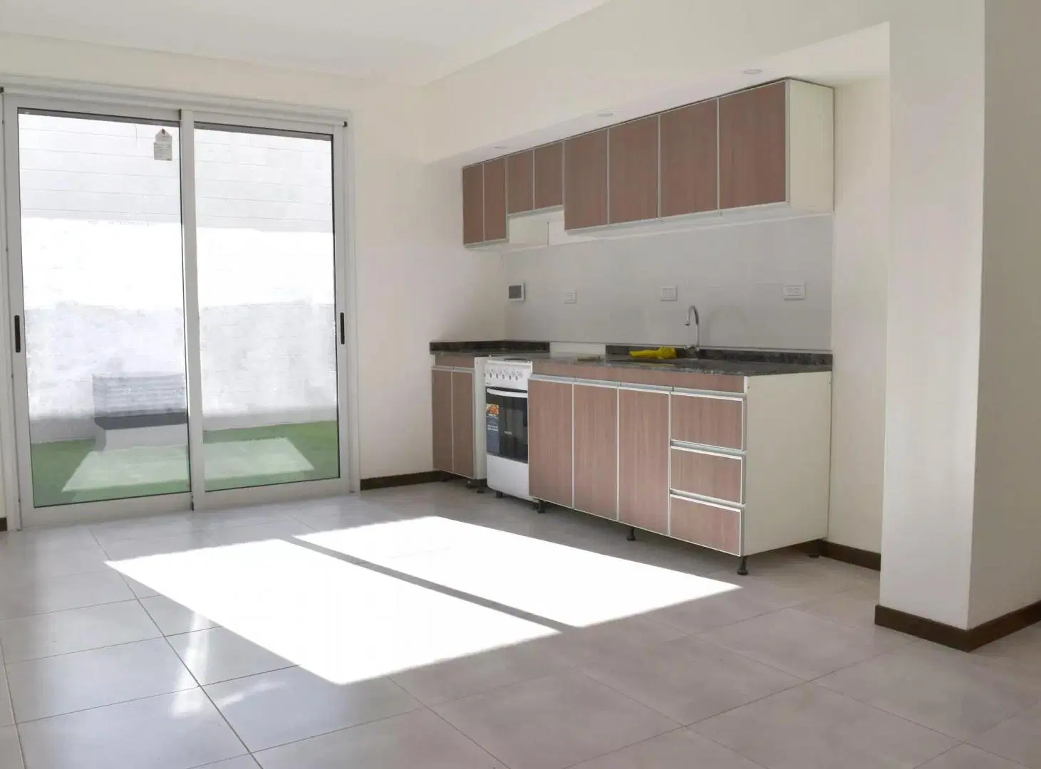 DEPARTAMENTO DE 1 DORMITORIO CON PATIO EN ALQUILER – TORRE MITRE 2 2