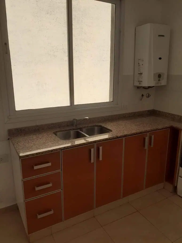 Alquilo Dpto de 2 dorm c cochera 2
