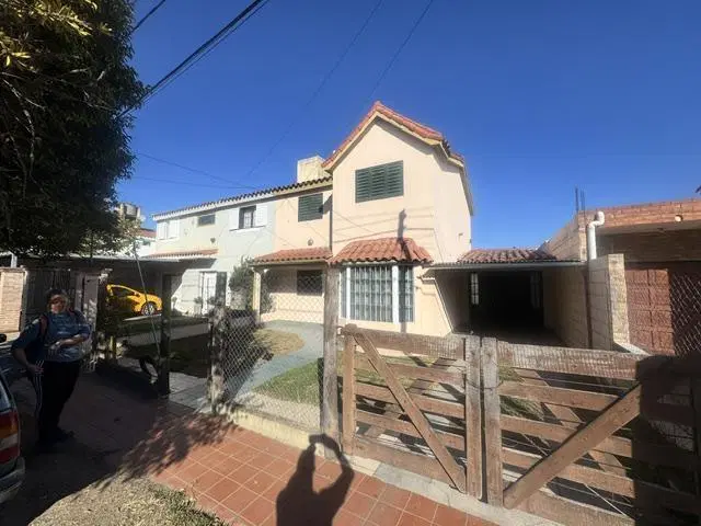 INMUEBLE 3 DORMITORIOS BARRIO PANAMERICANO 4