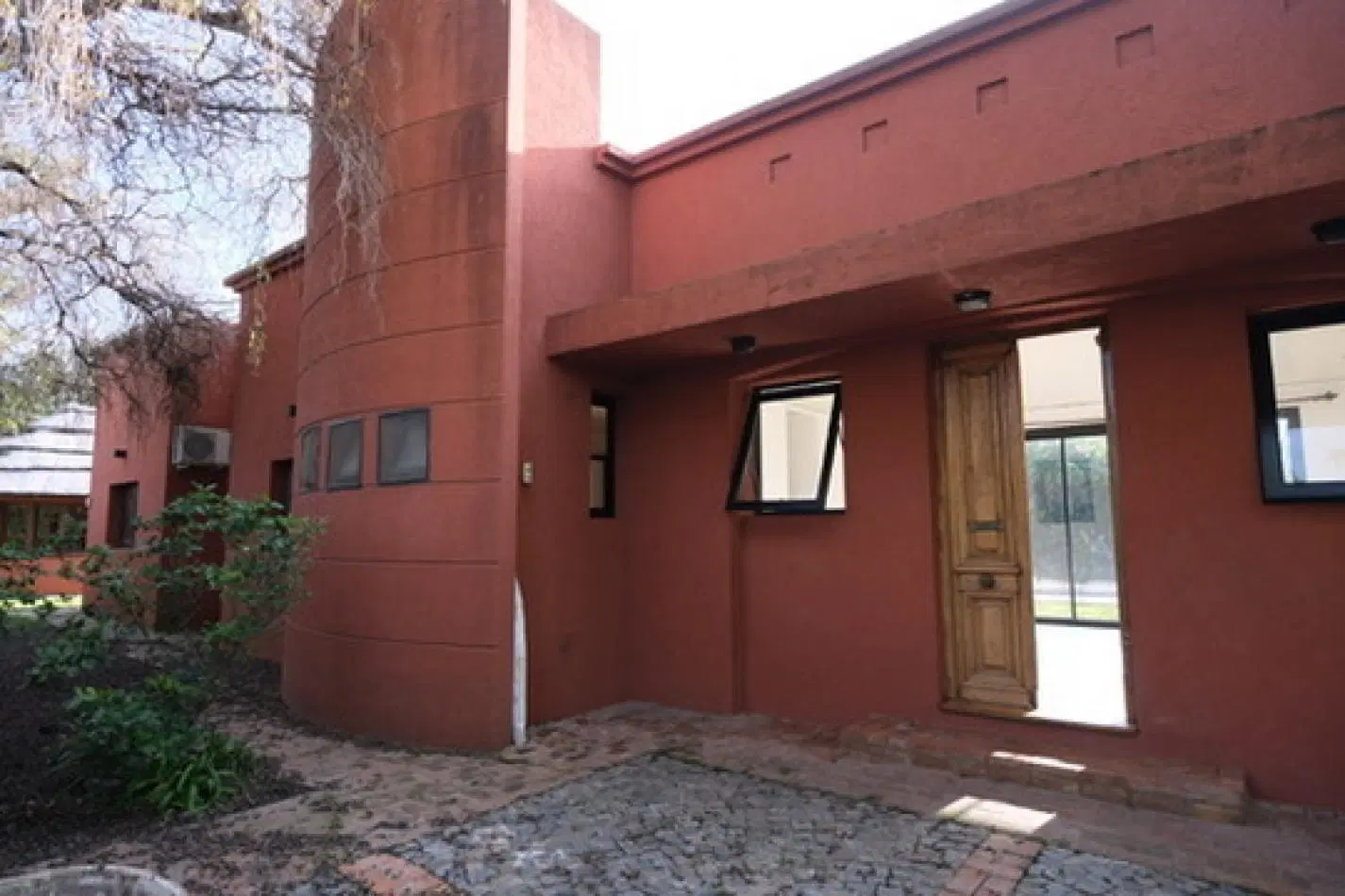 Casa en El Carmencito con pileta y lote adicional independiente 5