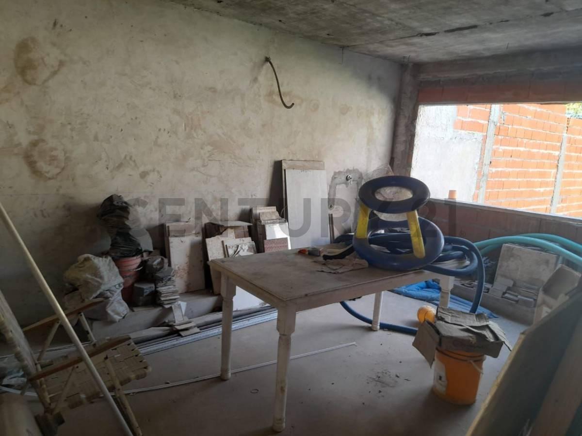 Venta de Casa, a Terminar, Zona Moreno Acepta Vehiculo. 5