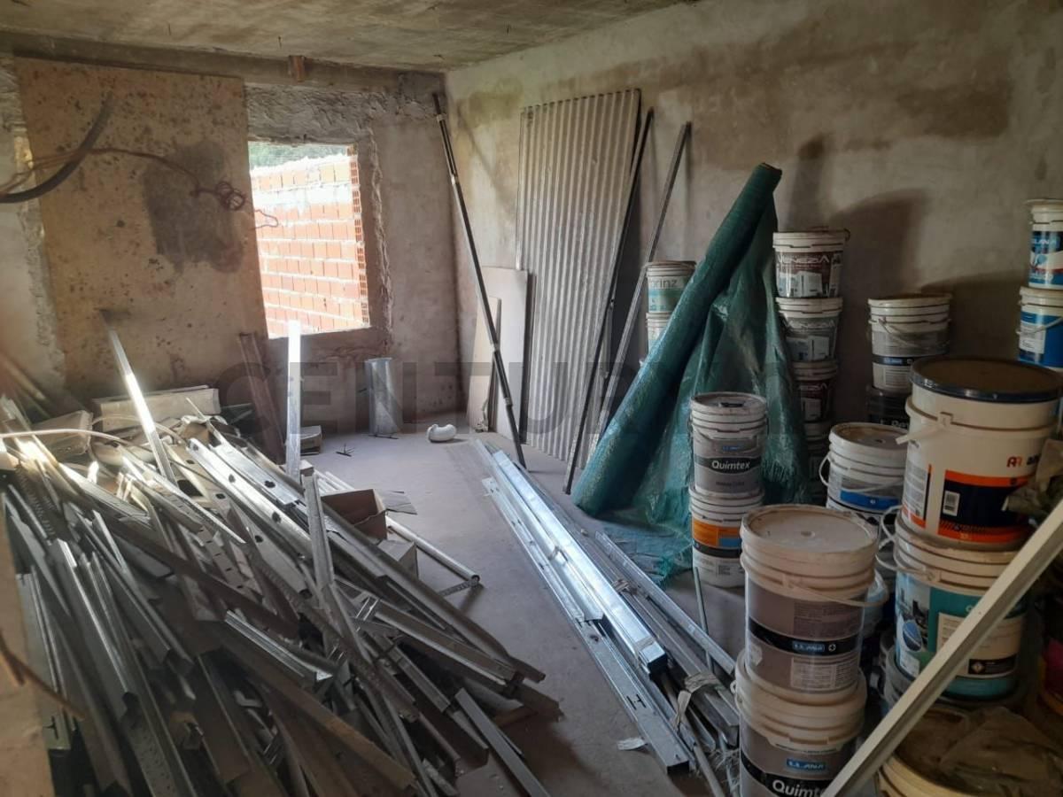 Venta de Casa, a Terminar, Zona Moreno Acepta Vehiculo. 2