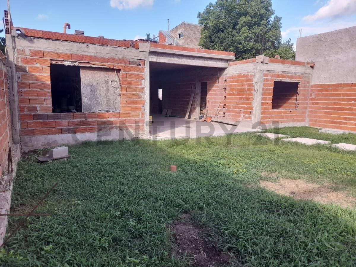 Venta de Casa, a Terminar, Zona Moreno Acepta Vehiculo. 1