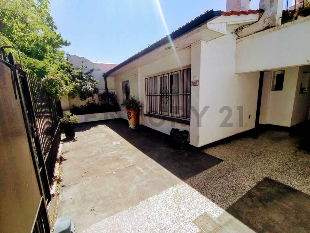Se Vende Casa de 3 Ambientes con Amplio Jardin. Ituzaingo Sur a 8 Cuadras de La Estacion. 2