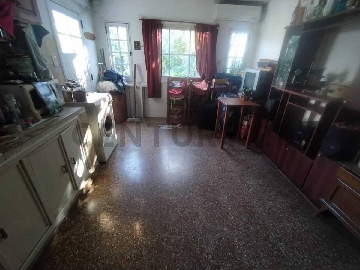 Se Vende Casa de 3 Ambientes con Amplio Jardin. Ituzaingo Sur a 8 Cuadras de La Estacion. 3