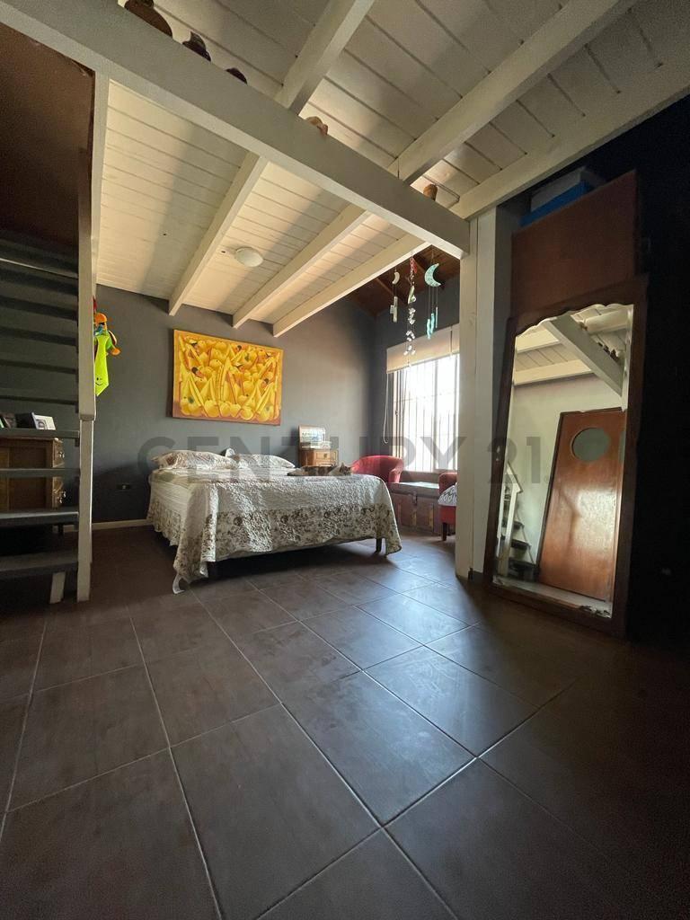 Venta Casa 5 Ambientes en Padua Centro con Parque y Pileta 3
