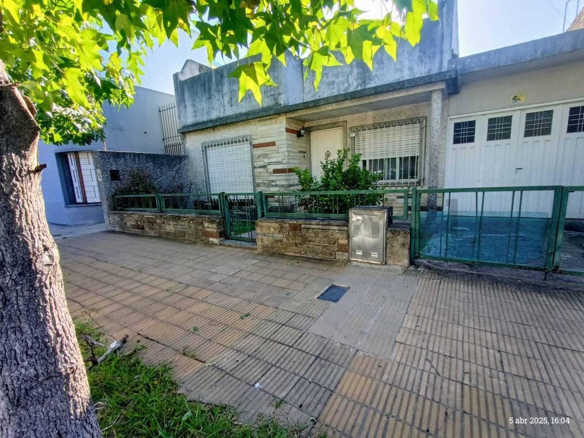 VENTA CASA 3 AMBIENTES MORON