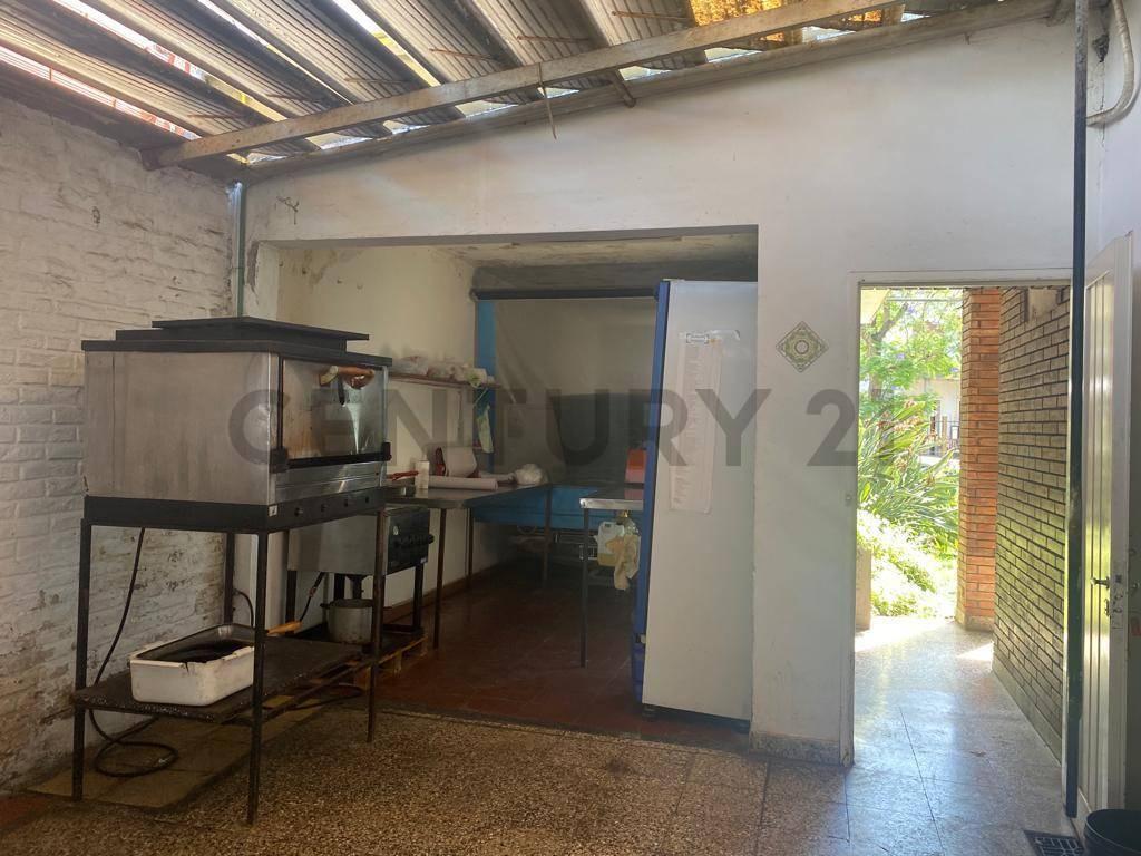 casa de 4 Ambientes en Ituzaingó posee Las Siguientes Características: - J. 3