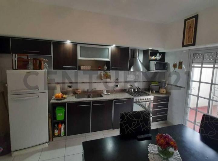 Foto de TRIPLEX 4 AMBIENTES CON COCHERA Y BALCON TERRAZA VILLA LUZURIAGA -, imagen 2