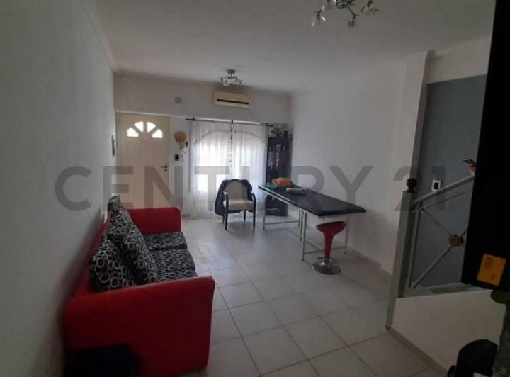 Foto de TRIPLEX 4 AMBIENTES CON COCHERA Y BALCON TERRAZA VILLA LUZURIAGA -, imagen 5