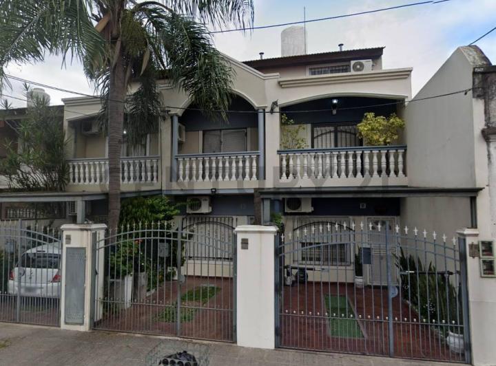 TRIPLEX 4 AMBIENTES CON COCHERA Y BALCON TERRAZA VILLA LUZURIAGA -